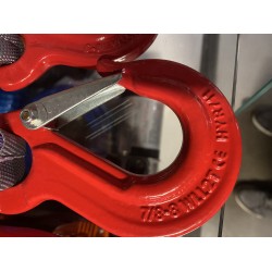 060222 Krátky popruh s hákom k navijáku 330mm 2T (adaptér hákovy) 060222 Krátky popruh s hákom k navijáku 330mm 2T (adaptér hákovy)